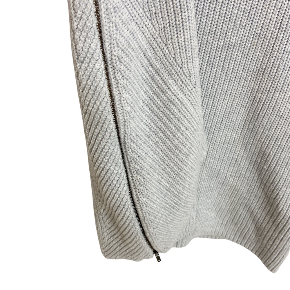 CABI Deep V-Neck Sweater Gray #3531 Size Small Pullover Ribbed Side-Zipper Hem - Picture 6 of 7